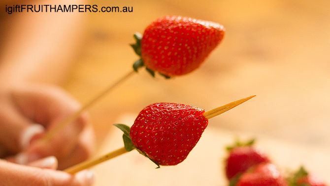 Making Strawberry roses instructions